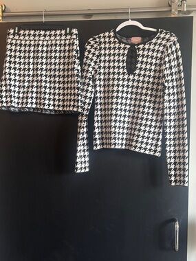 Show Me Your MuMu Black & White Houndstooth Long Sleeve Top with Keyhole